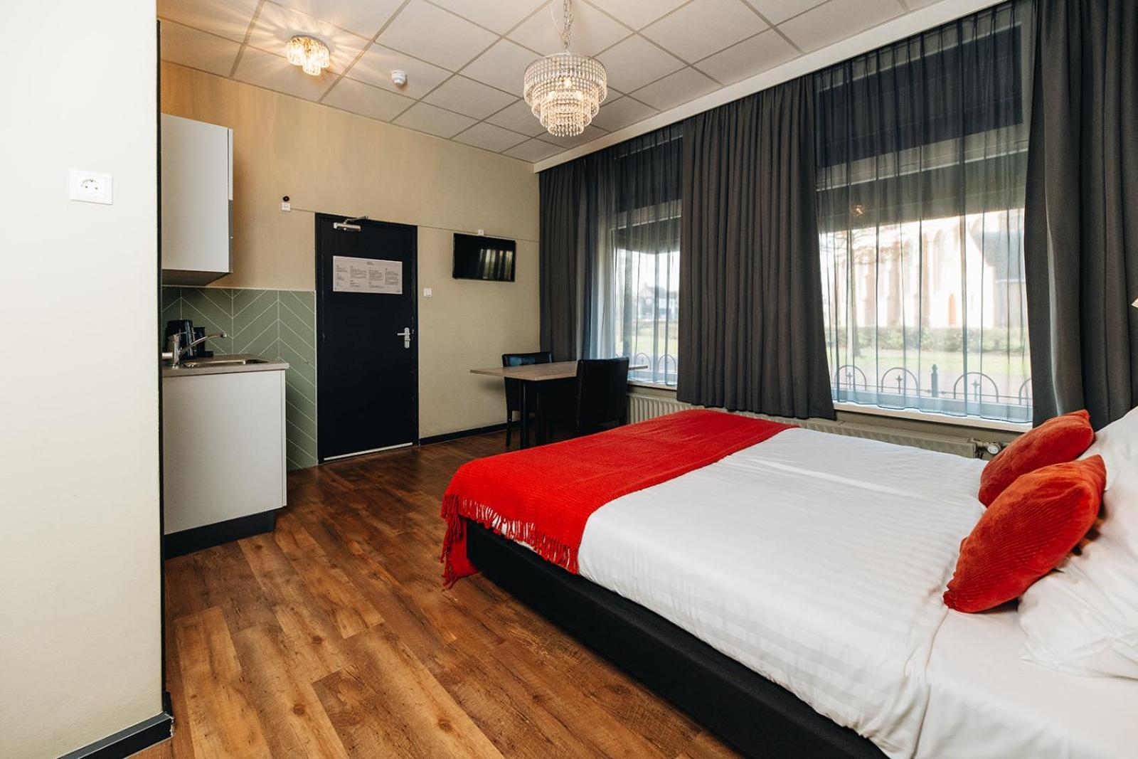 Hotel Ренесе Екстериор снимка