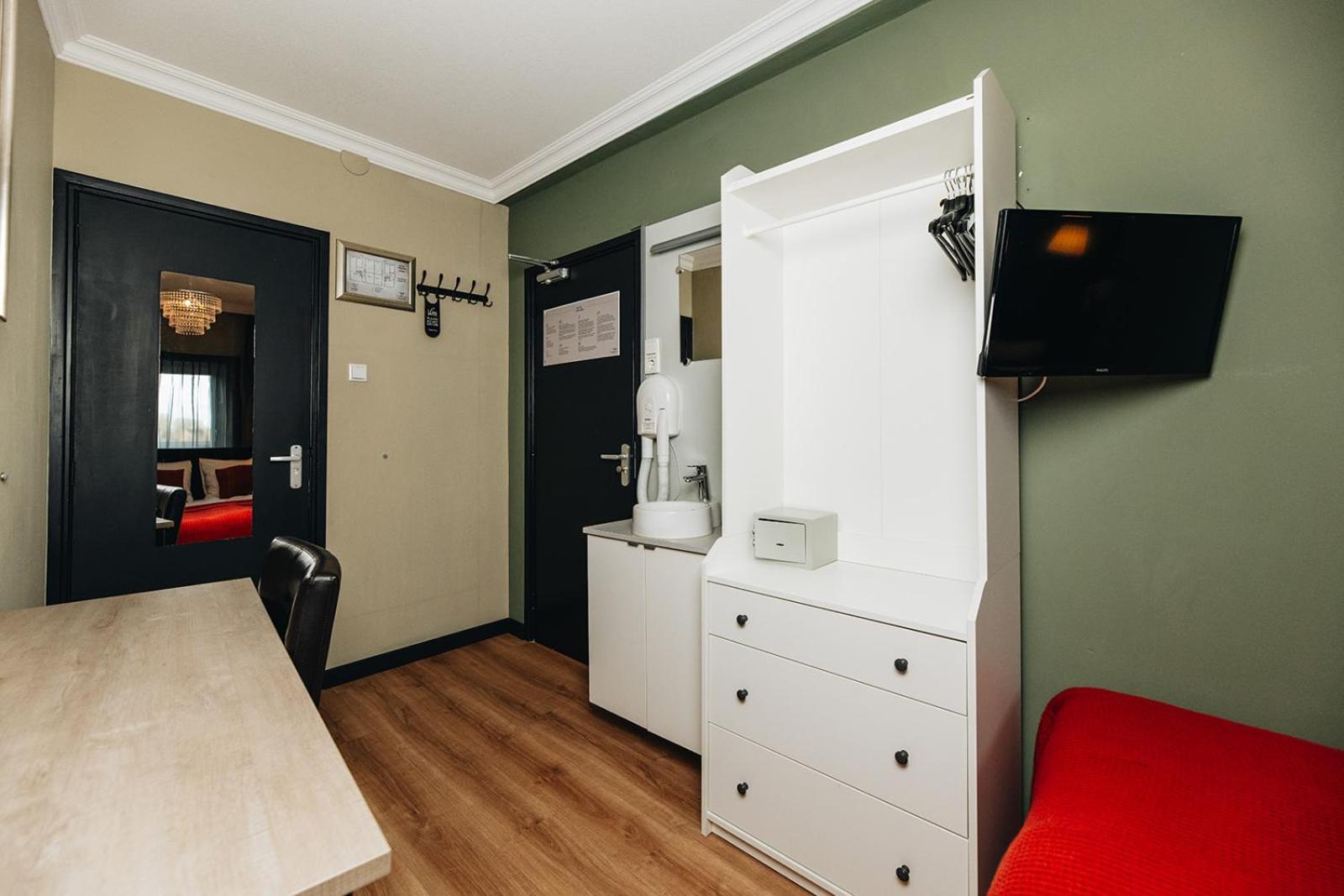 Hotel Ренесе Екстериор снимка