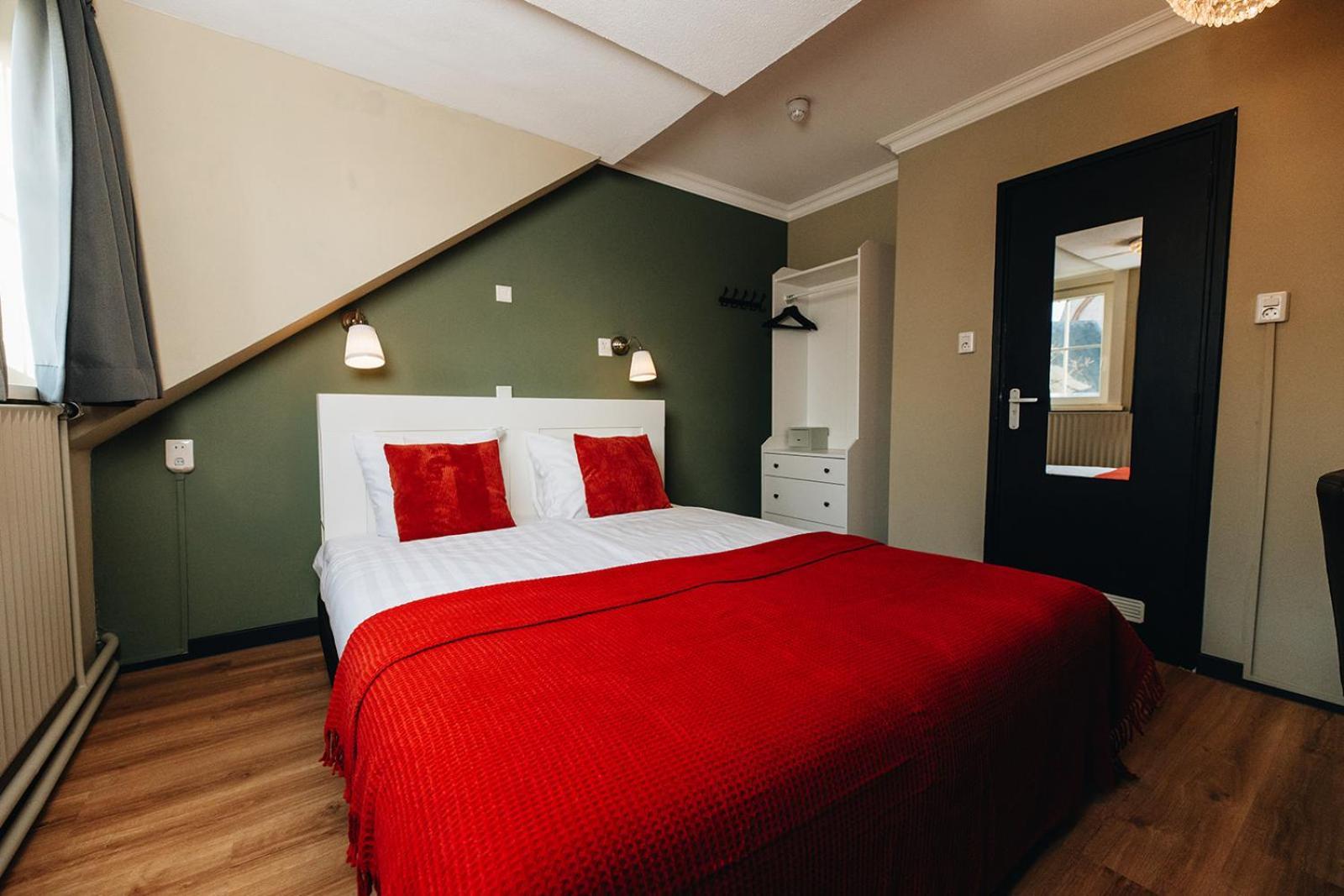 Hotel Ренесе Екстериор снимка