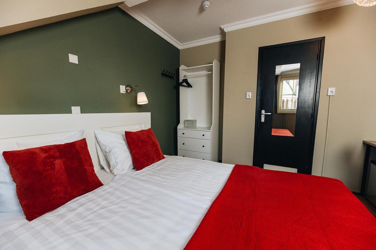 Hotel Ренесе Екстериор снимка