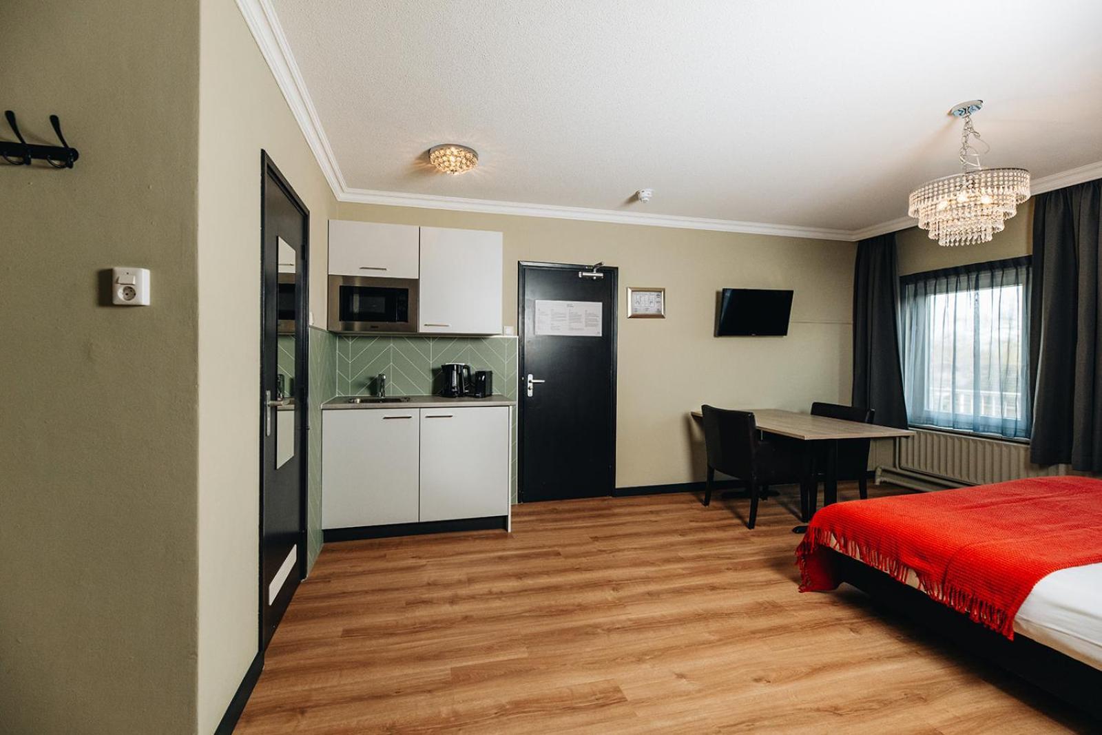 Hotel Ренесе Екстериор снимка