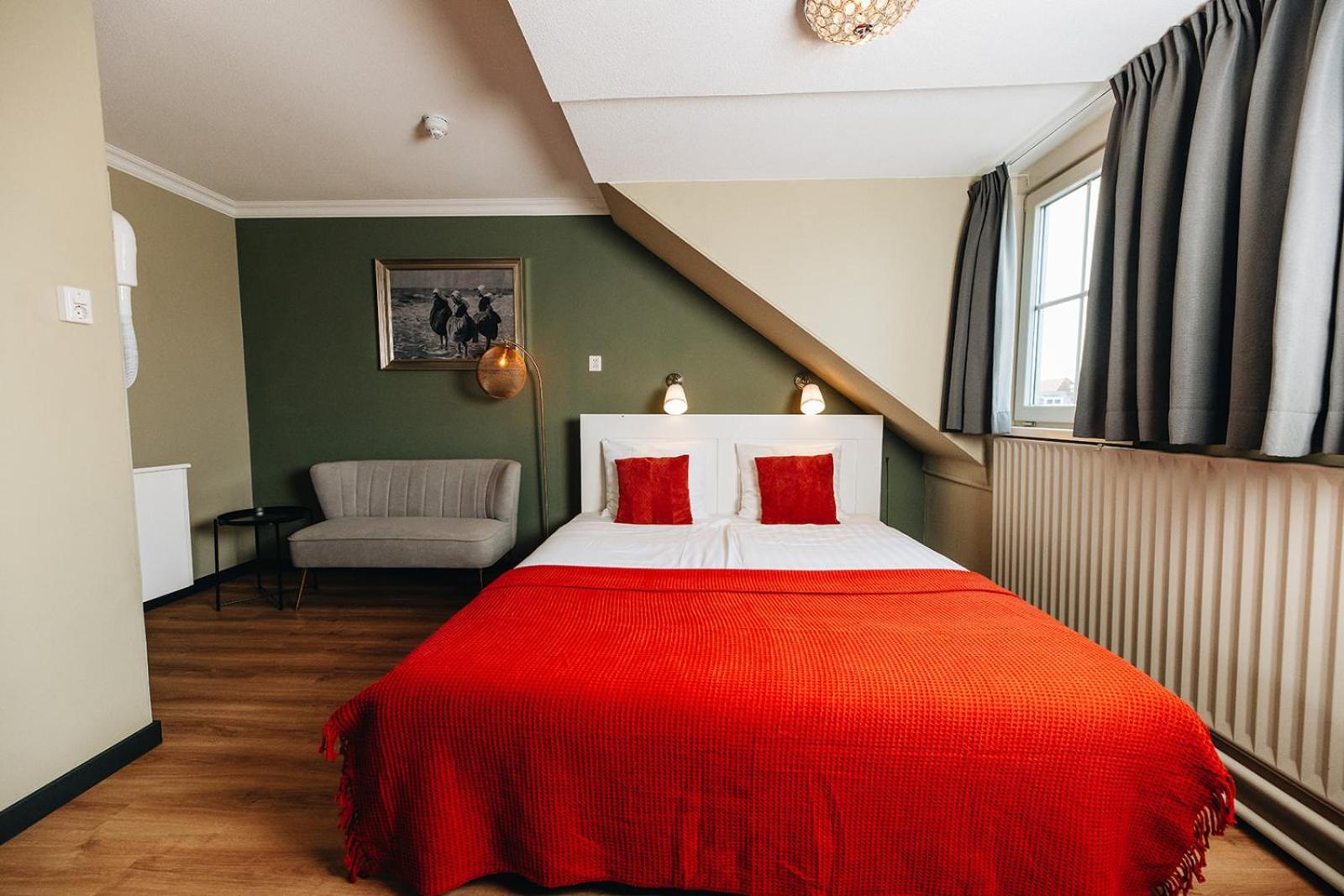 Hotel Ренесе Екстериор снимка