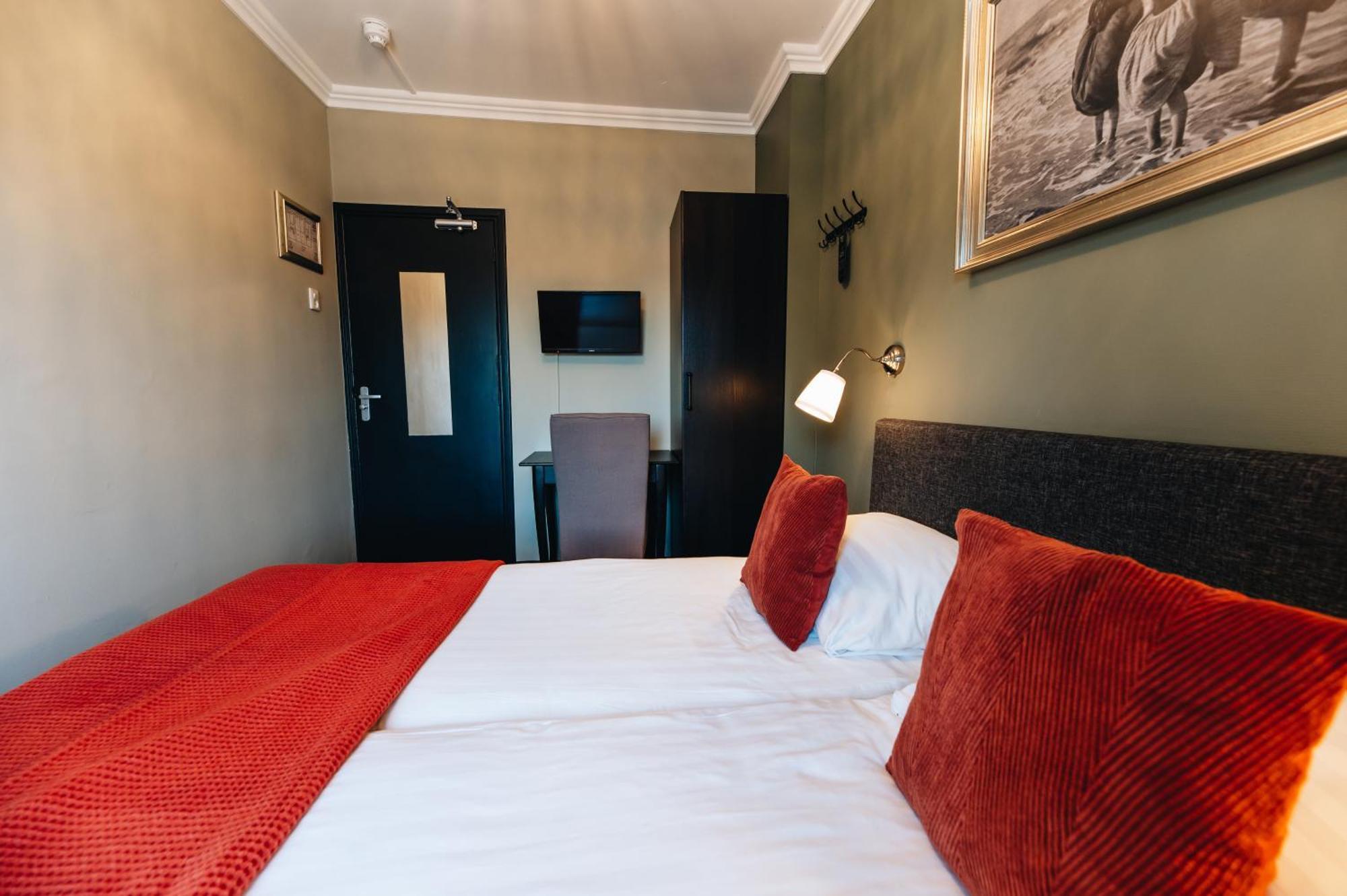 Hotel Ренесе Екстериор снимка