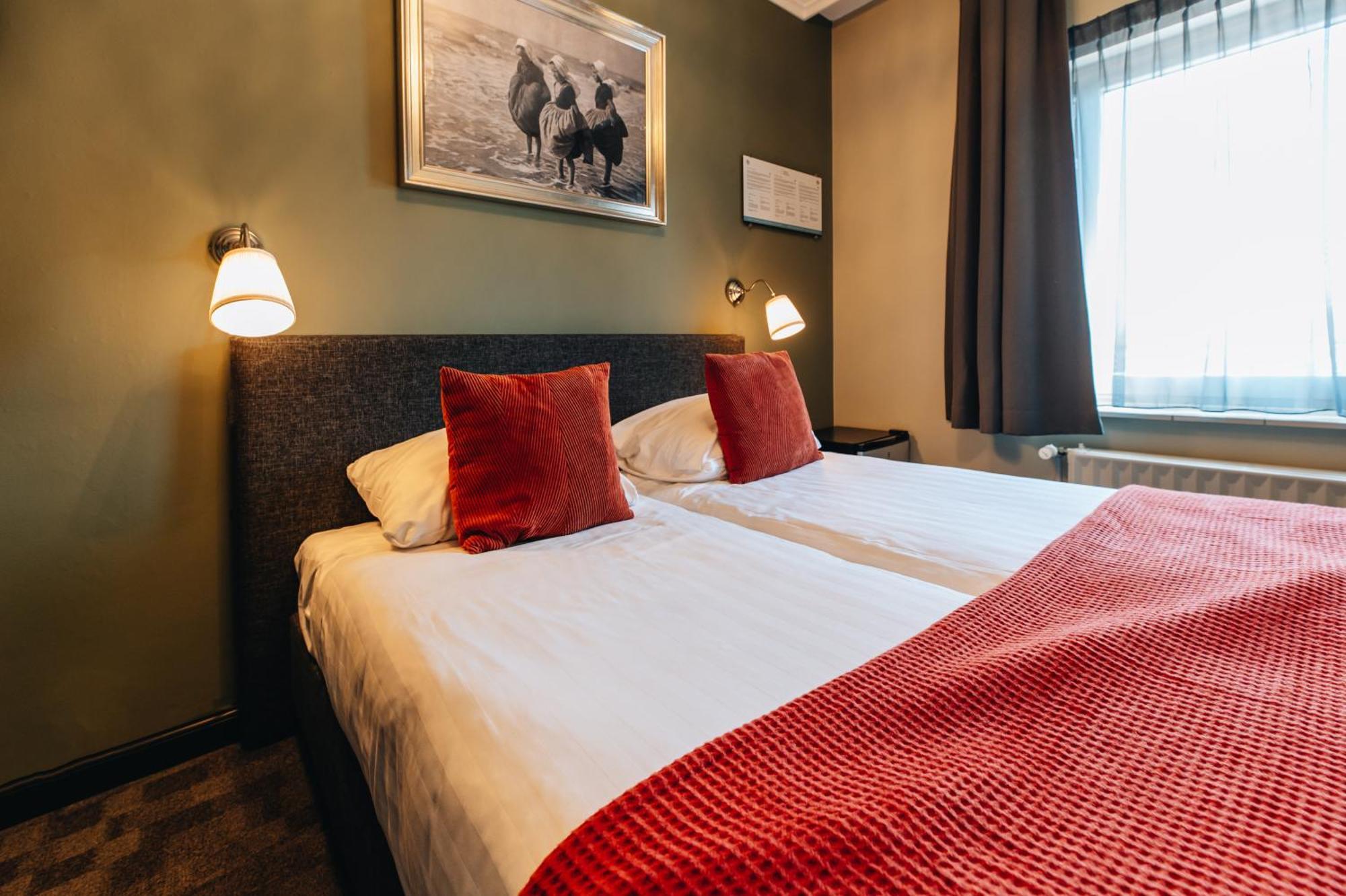 Hotel Ренесе Екстериор снимка