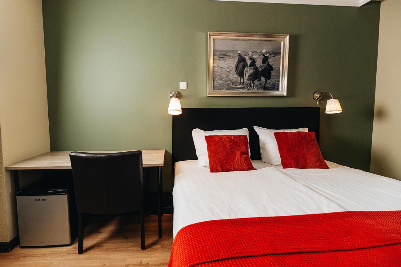 Hotel Ренесе Екстериор снимка