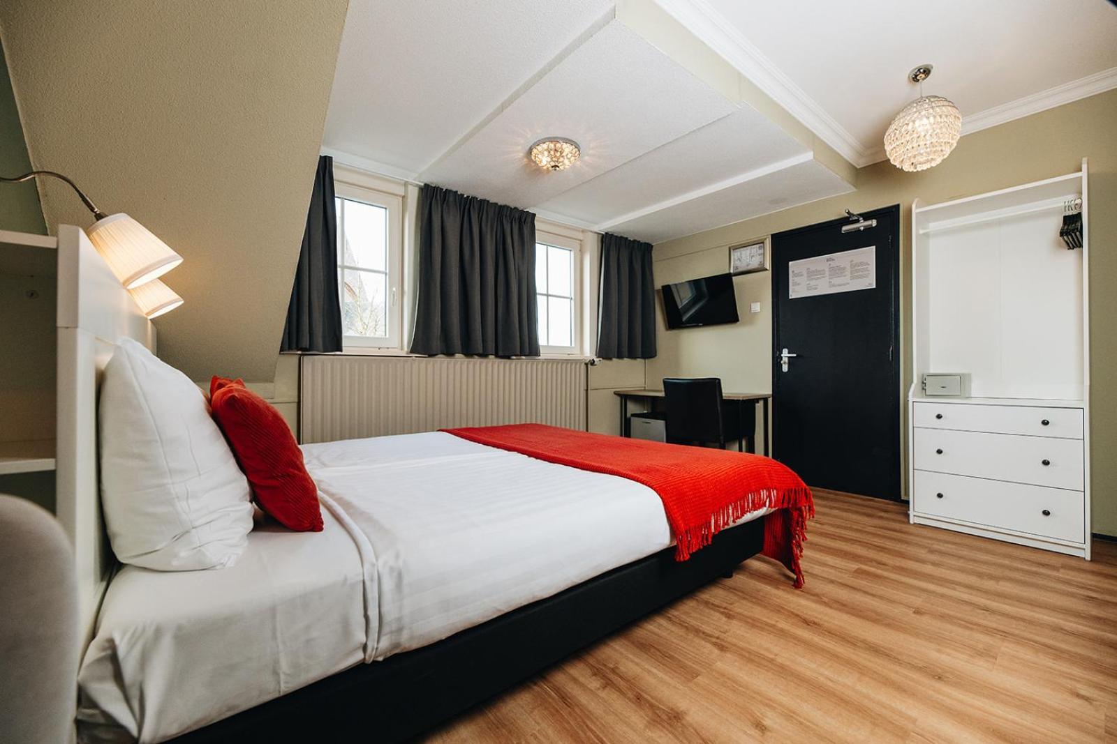 Hotel Ренесе Екстериор снимка