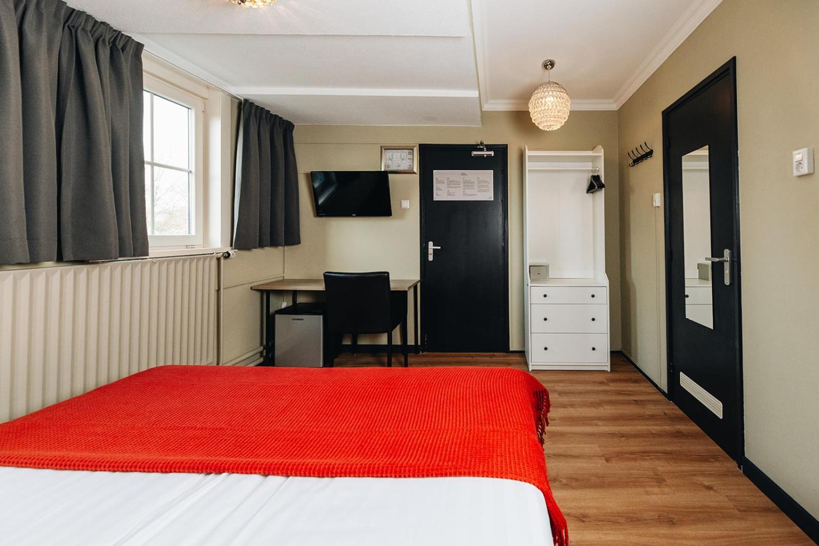 Hotel Ренесе Екстериор снимка