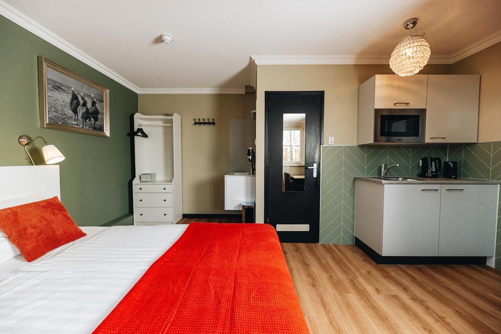 Hotel Ренесе Екстериор снимка