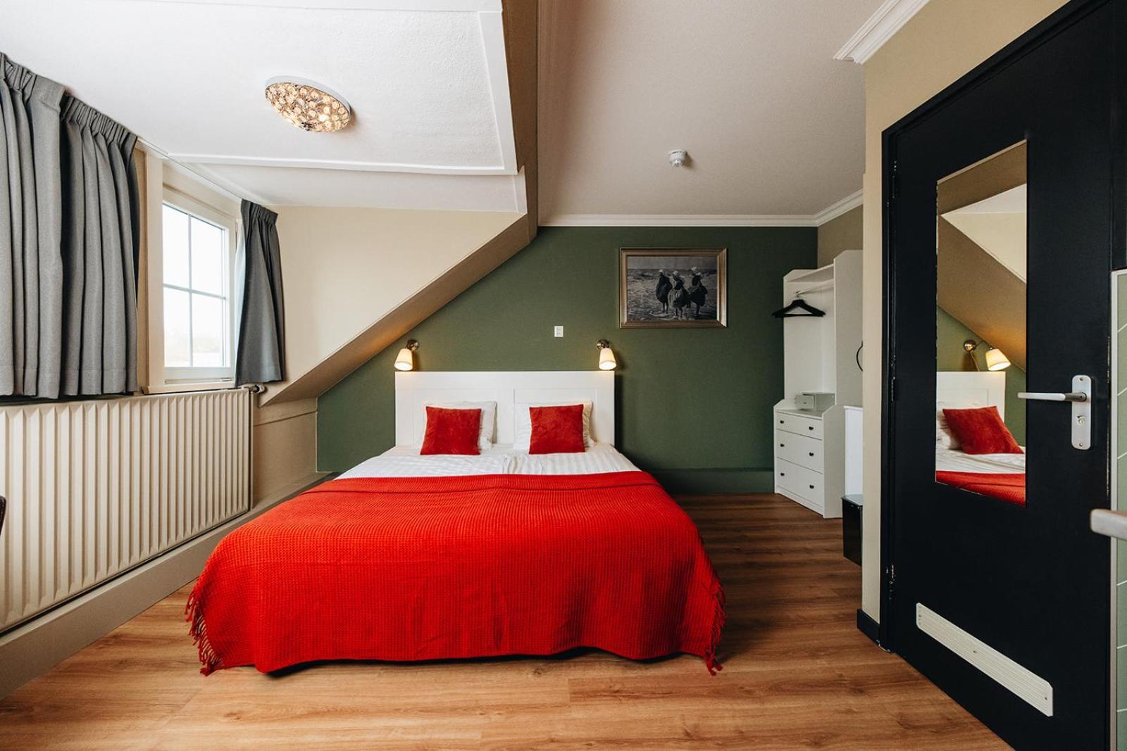 Hotel Ренесе Екстериор снимка