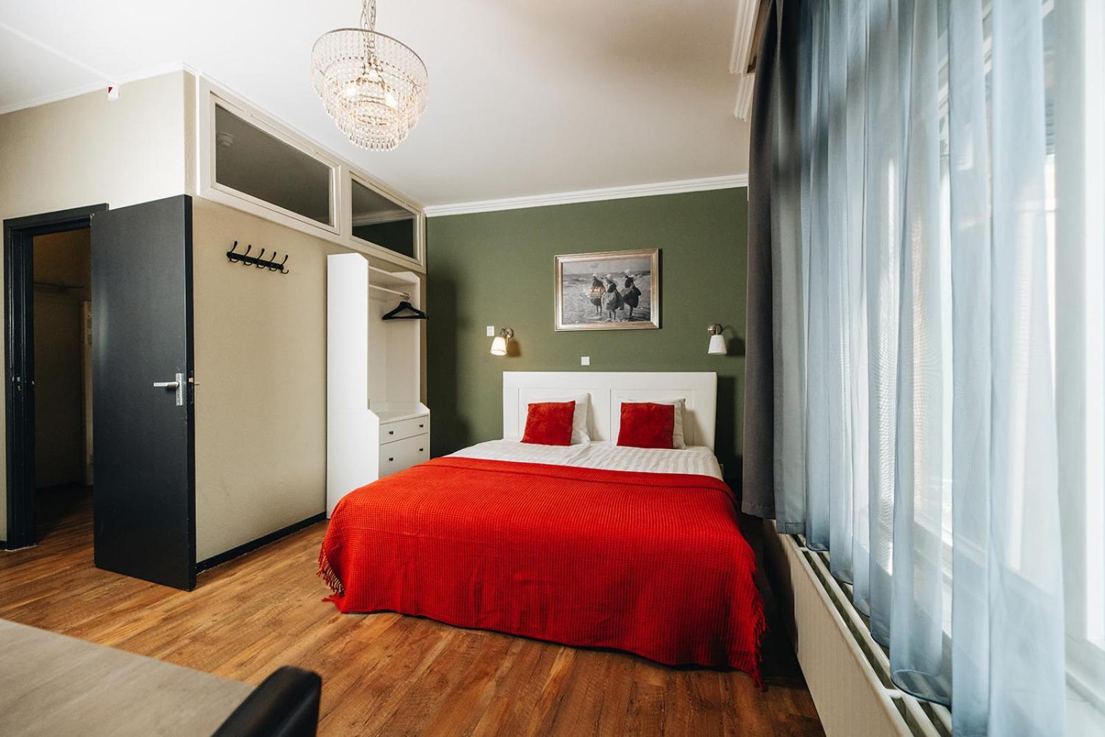 Hotel Ренесе Екстериор снимка
