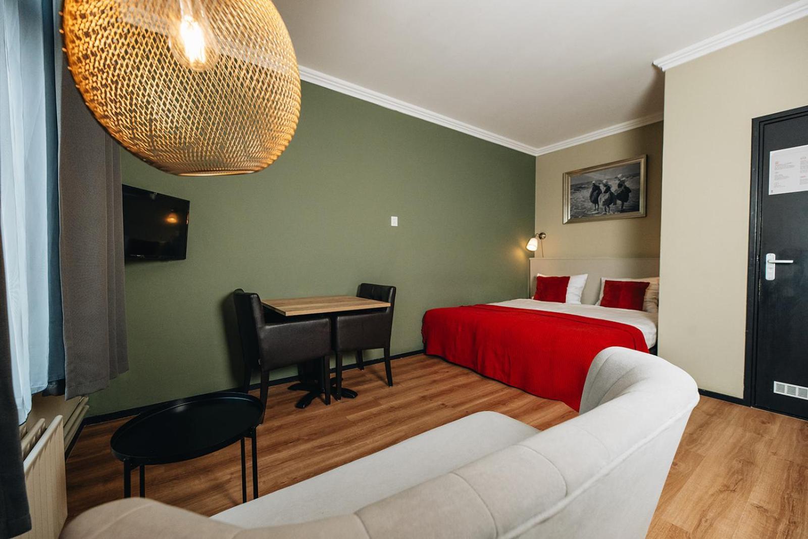 Hotel Ренесе Екстериор снимка